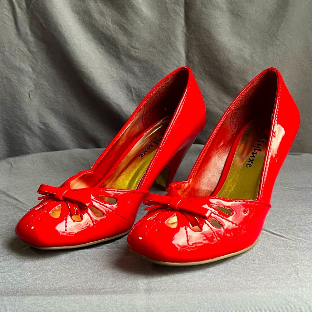 sz 6 Stylnxe / ModCloth red patent retro heels
